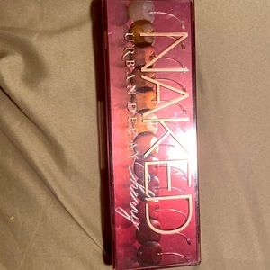 Urban Decay Naked Cherry eyeshadow palette